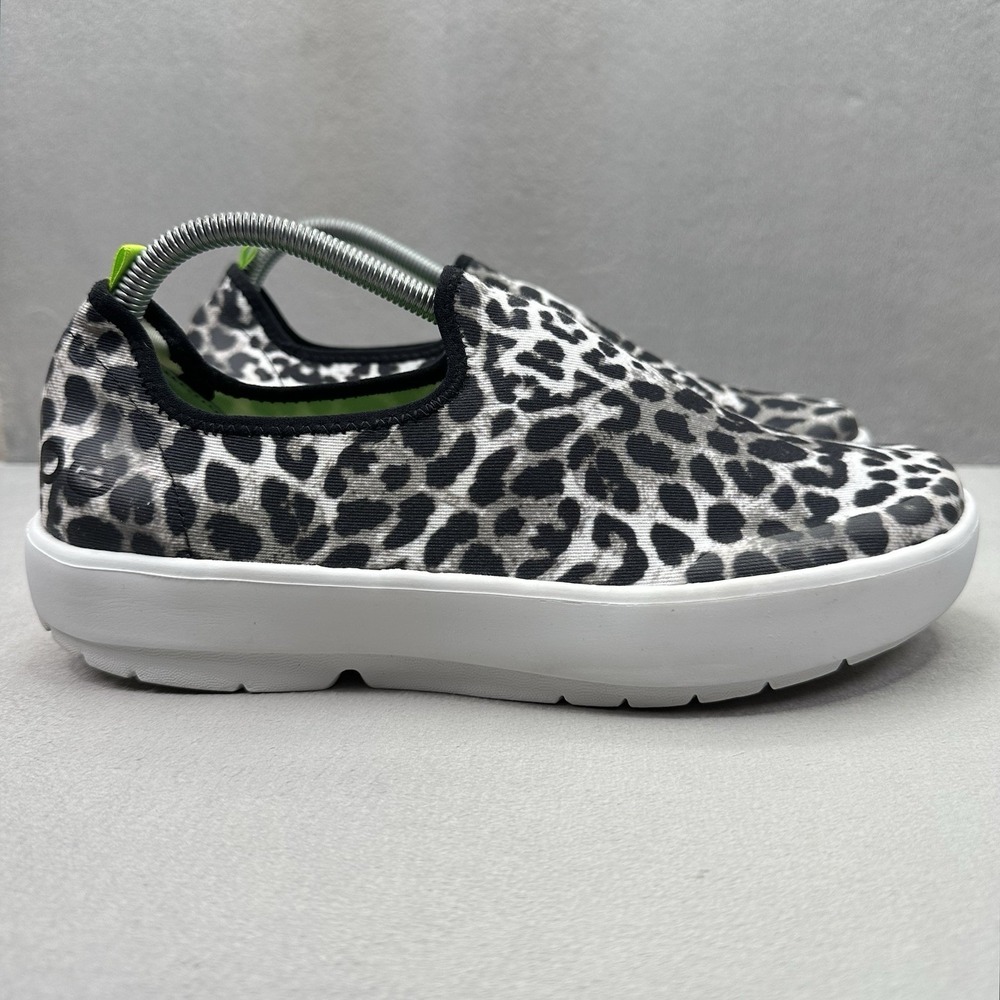 OOFOS OOmg eeZee Limited Low Womens Size 11 Shoes Leopard Recovery Comfort Shoe